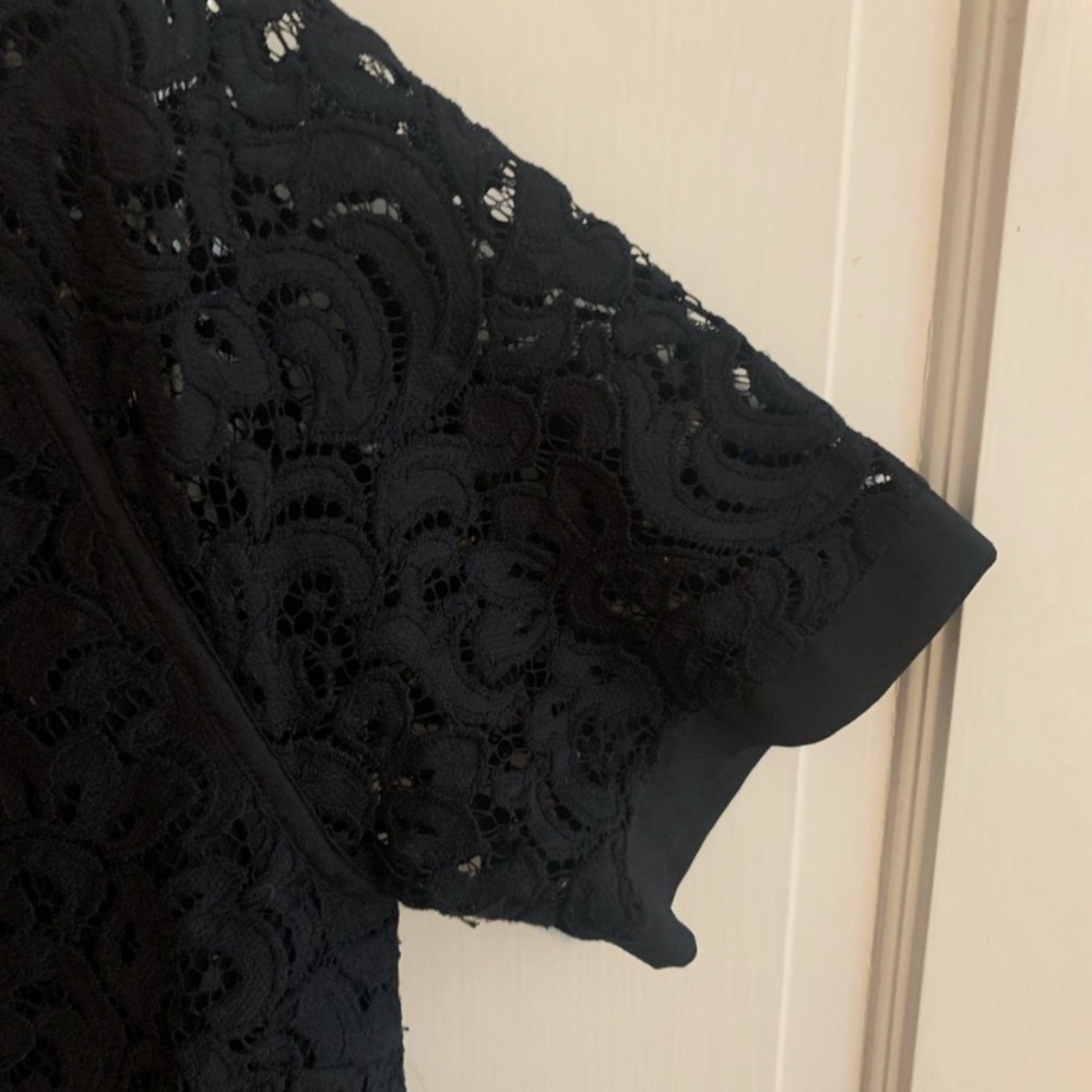 Banana Republic Lace Top - Picture 3 of 4